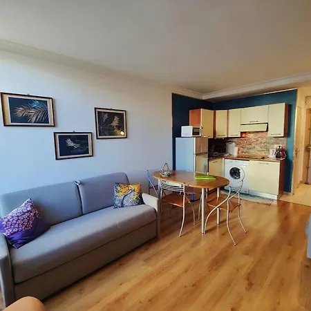 شقة Close To Beaches And Shops, Up 6 Pers