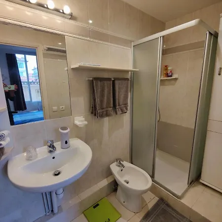 Close To Beaches And Shops, Up 6 Pers 公寓 *