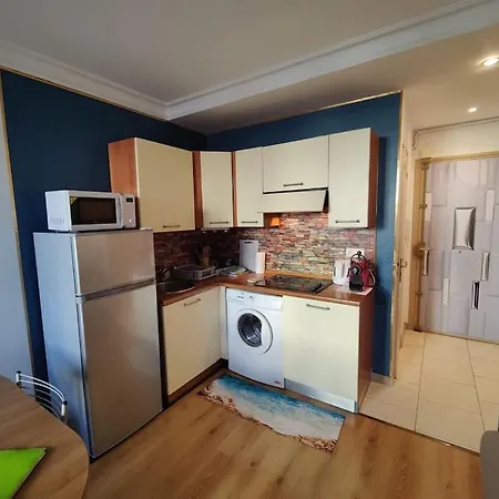 Close To Beaches And Shops, Up 6 Pers